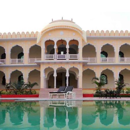 V Resorts Rajmahal 오르차 외부 사진