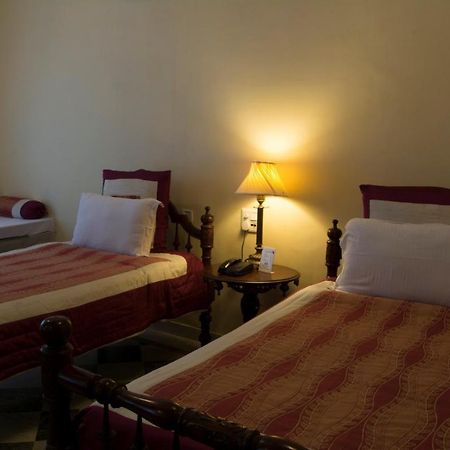 V Resorts Rajmahal 오르차 외부 사진