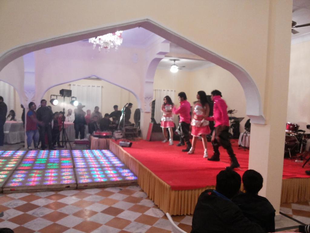 V Resorts Rajmahal 오르차 외부 사진
