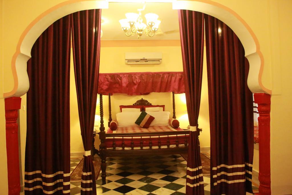 V Resorts Rajmahal 오르차 외부 사진