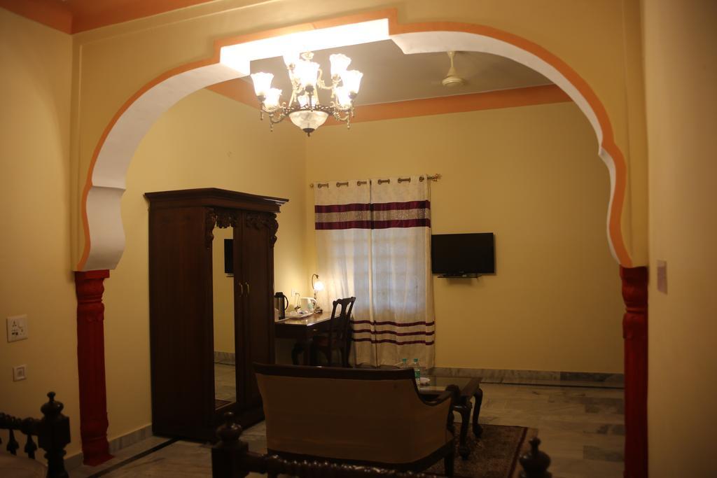 V Resorts Rajmahal 오르차 외부 사진