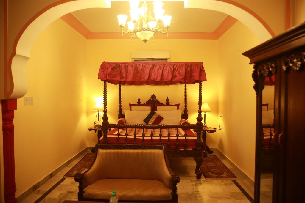 V Resorts Rajmahal 오르차 외부 사진