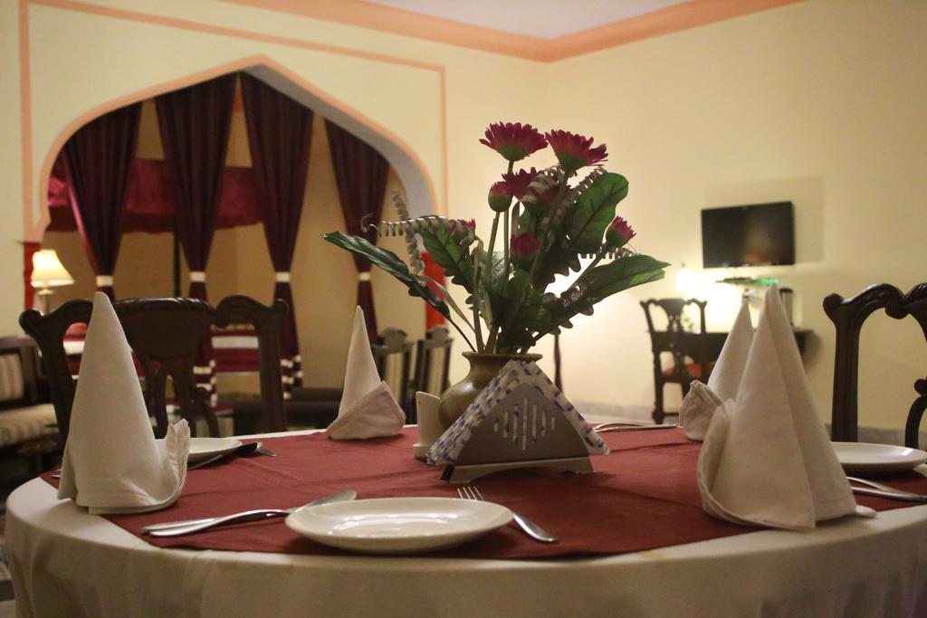 V Resorts Rajmahal 오르차 외부 사진