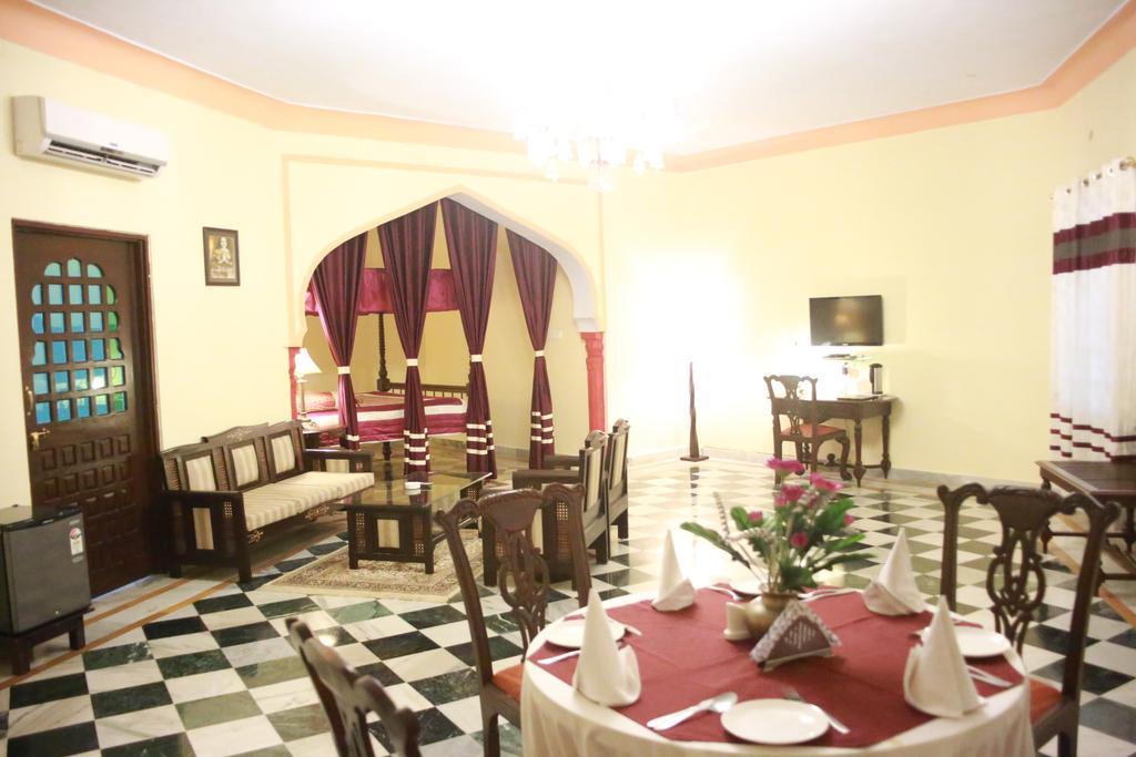 V Resorts Rajmahal 오르차 외부 사진