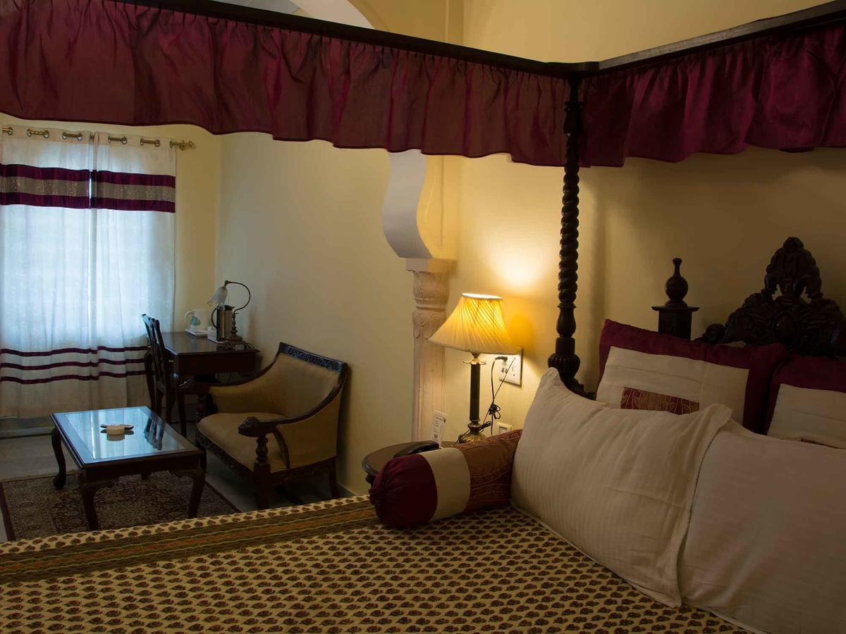 V Resorts Rajmahal 오르차 외부 사진