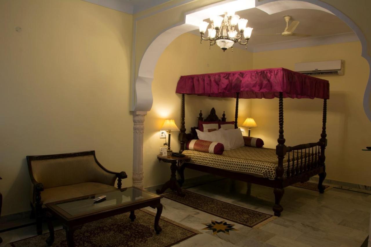 V Resorts Rajmahal 오르차 외부 사진