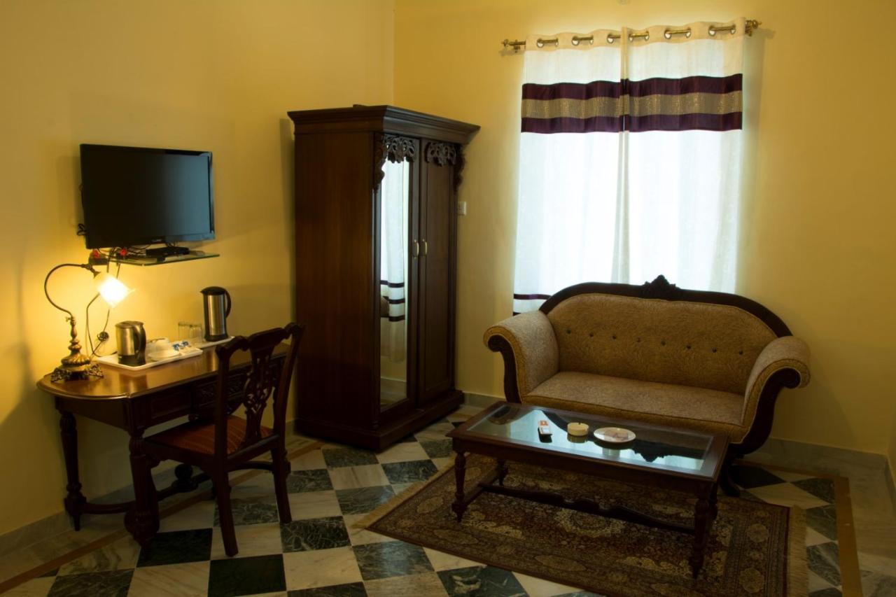 V Resorts Rajmahal 오르차 외부 사진