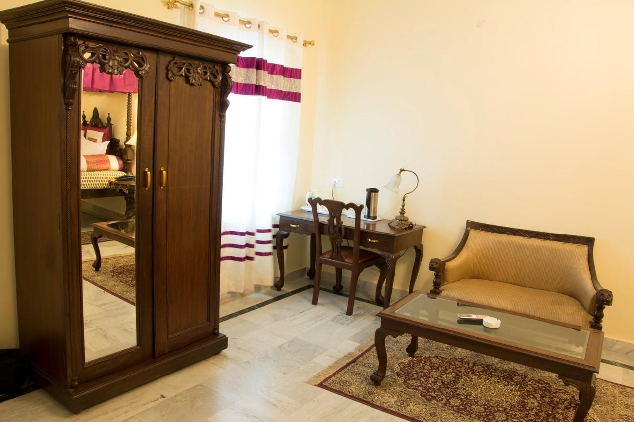 V Resorts Rajmahal 오르차 외부 사진