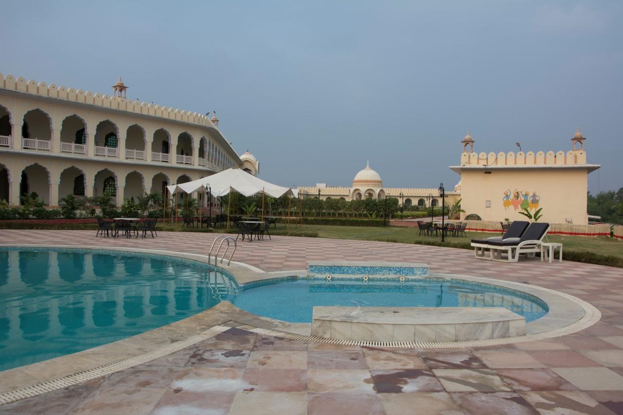 V Resorts Rajmahal 오르차 외부 사진