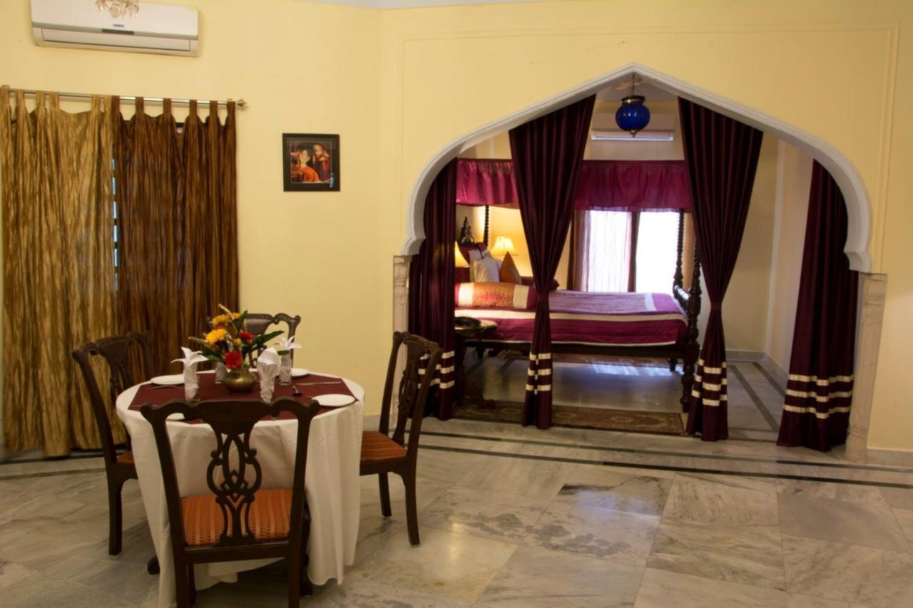 V Resorts Rajmahal 오르차 외부 사진