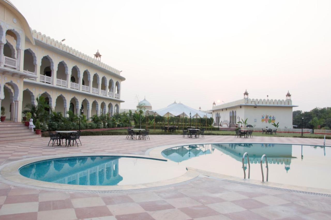 V Resorts Rajmahal 오르차 외부 사진
