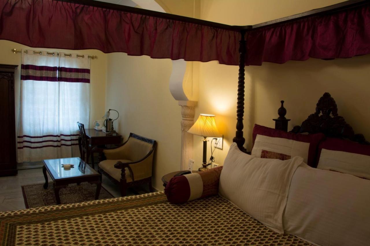 V Resorts Rajmahal 오르차 외부 사진