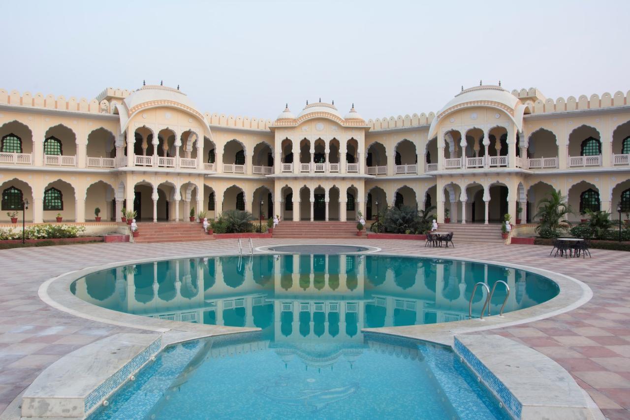 V Resorts Rajmahal 오르차 외부 사진