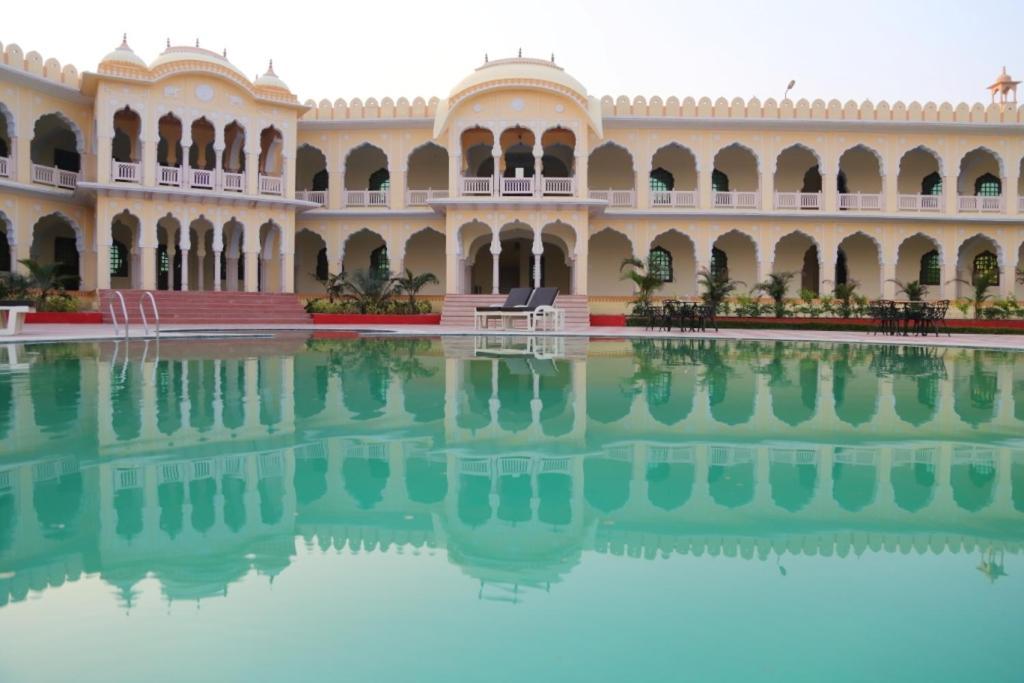 V Resorts Rajmahal 오르차 외부 사진