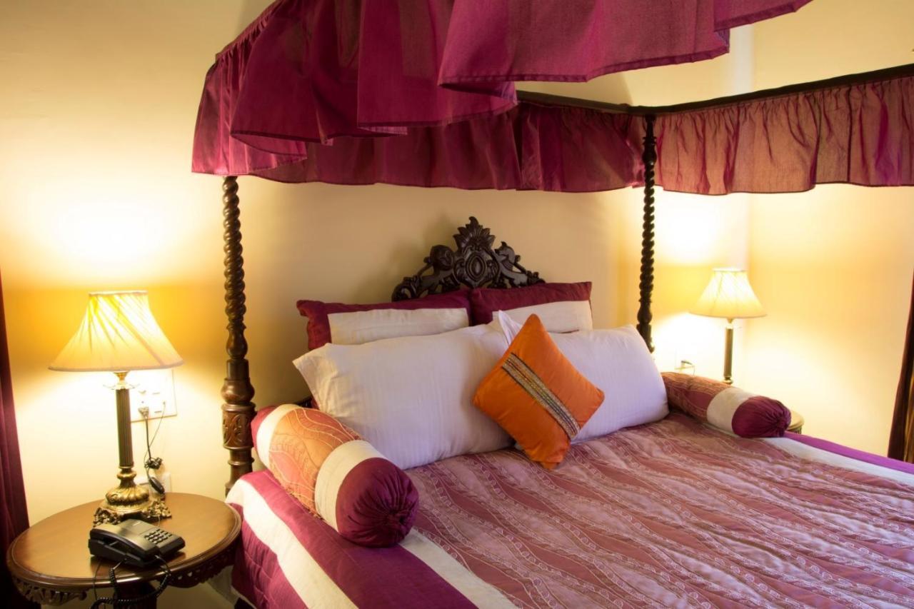 V Resorts Rajmahal 오르차 외부 사진