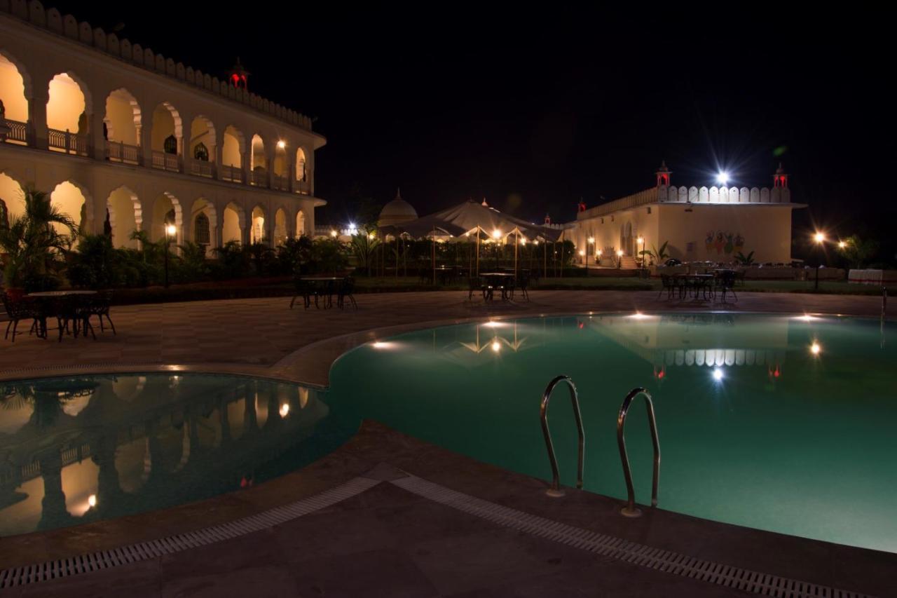 V Resorts Rajmahal 오르차 외부 사진