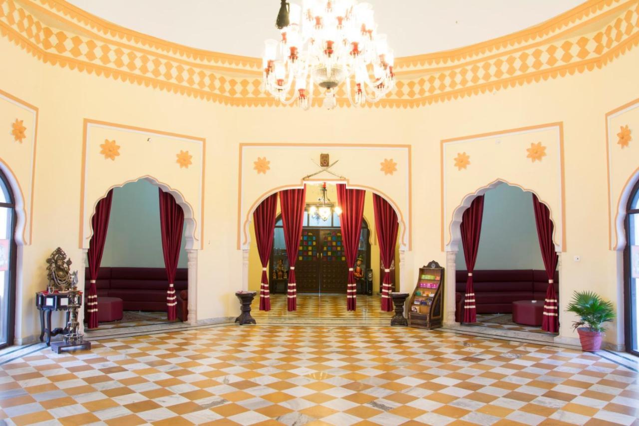 V Resorts Rajmahal 오르차 외부 사진