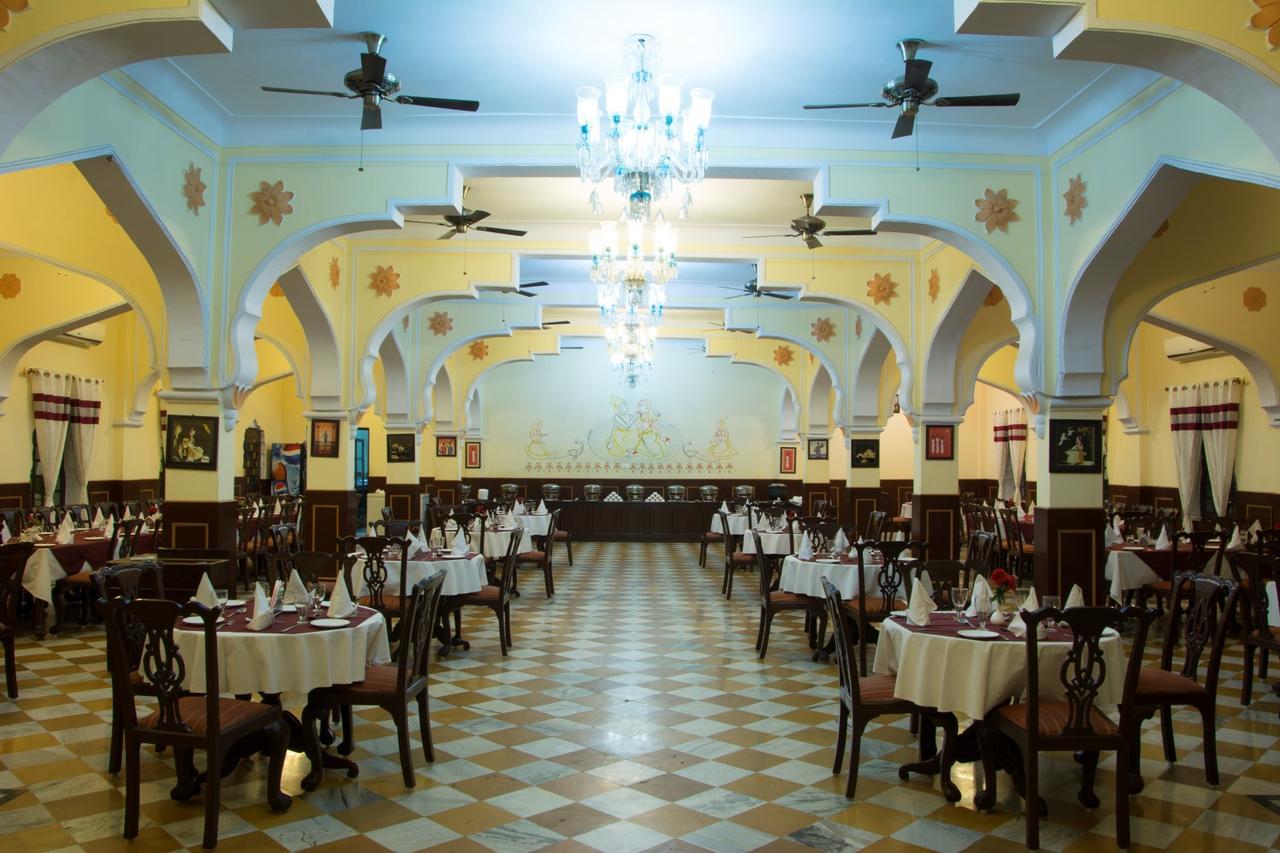 V Resorts Rajmahal 오르차 외부 사진